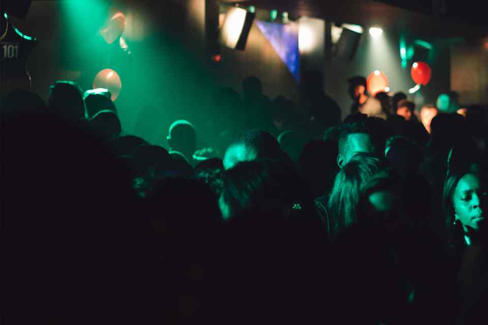 https://sparklerecords.com.au/wp-content/uploads/2017/05/inner_band_02.jpg